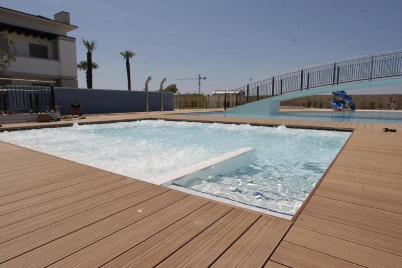Nice Apartment With Huge Swimming Pool And Solarium Bibione Exterior foto